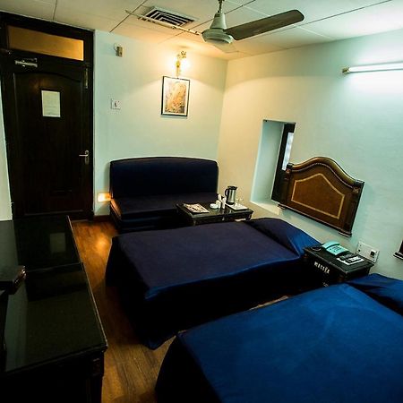 Deep Hotel Lucknow Zewnętrze zdjęcie