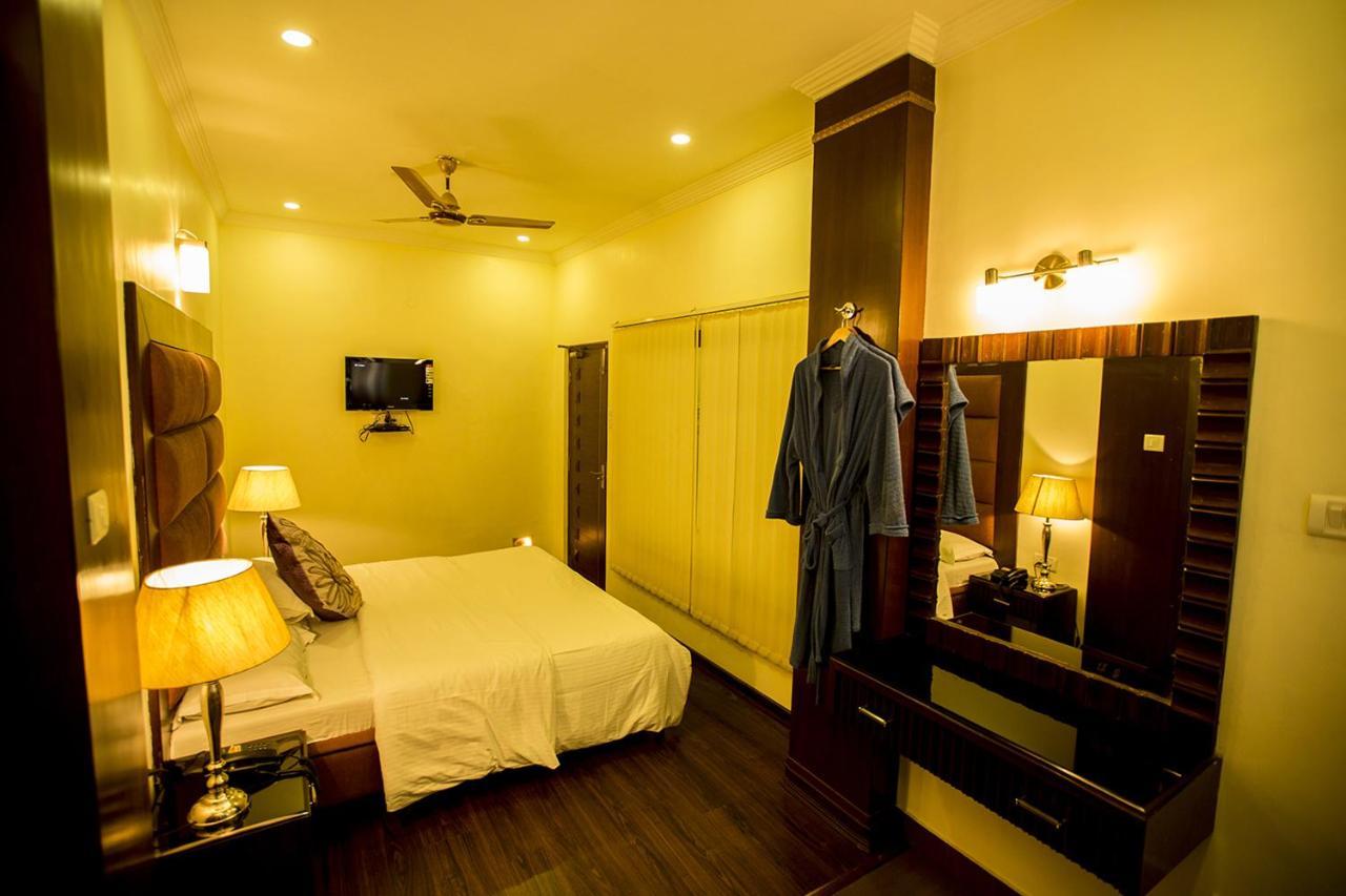 Deep Hotel Lucknow Zewnętrze zdjęcie