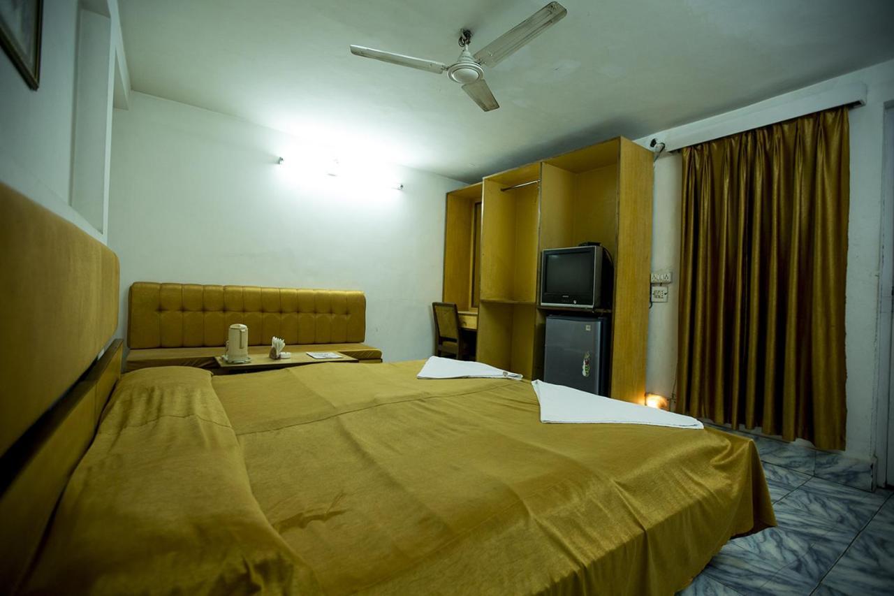 Deep Hotel Lucknow Zewnętrze zdjęcie