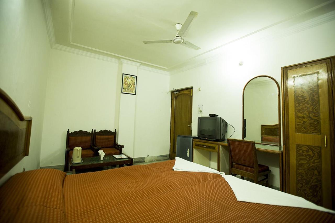 Deep Hotel Lucknow Zewnętrze zdjęcie
