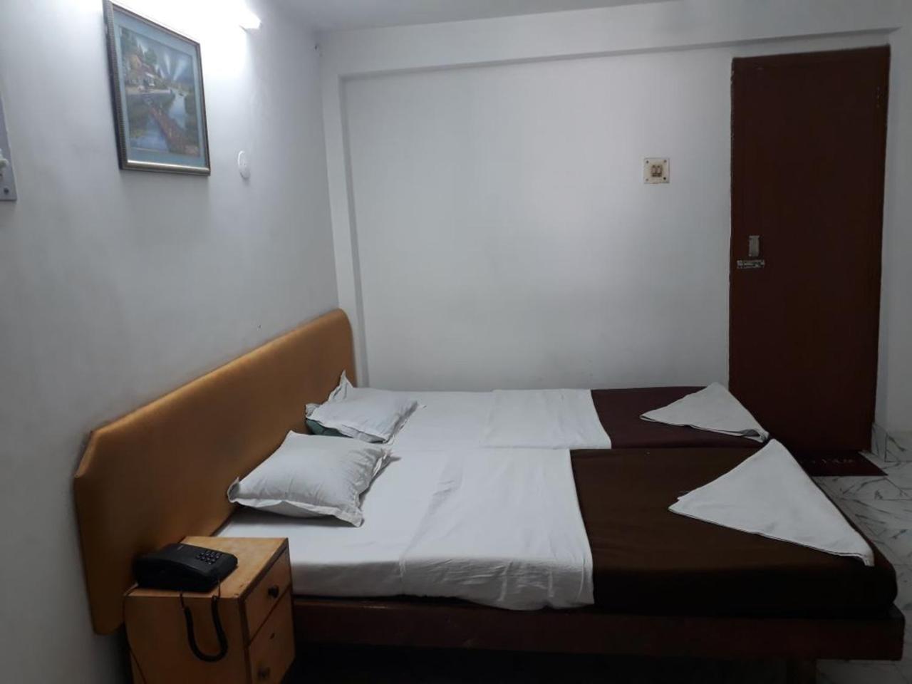 Deep Hotel Lucknow Zewnętrze zdjęcie
