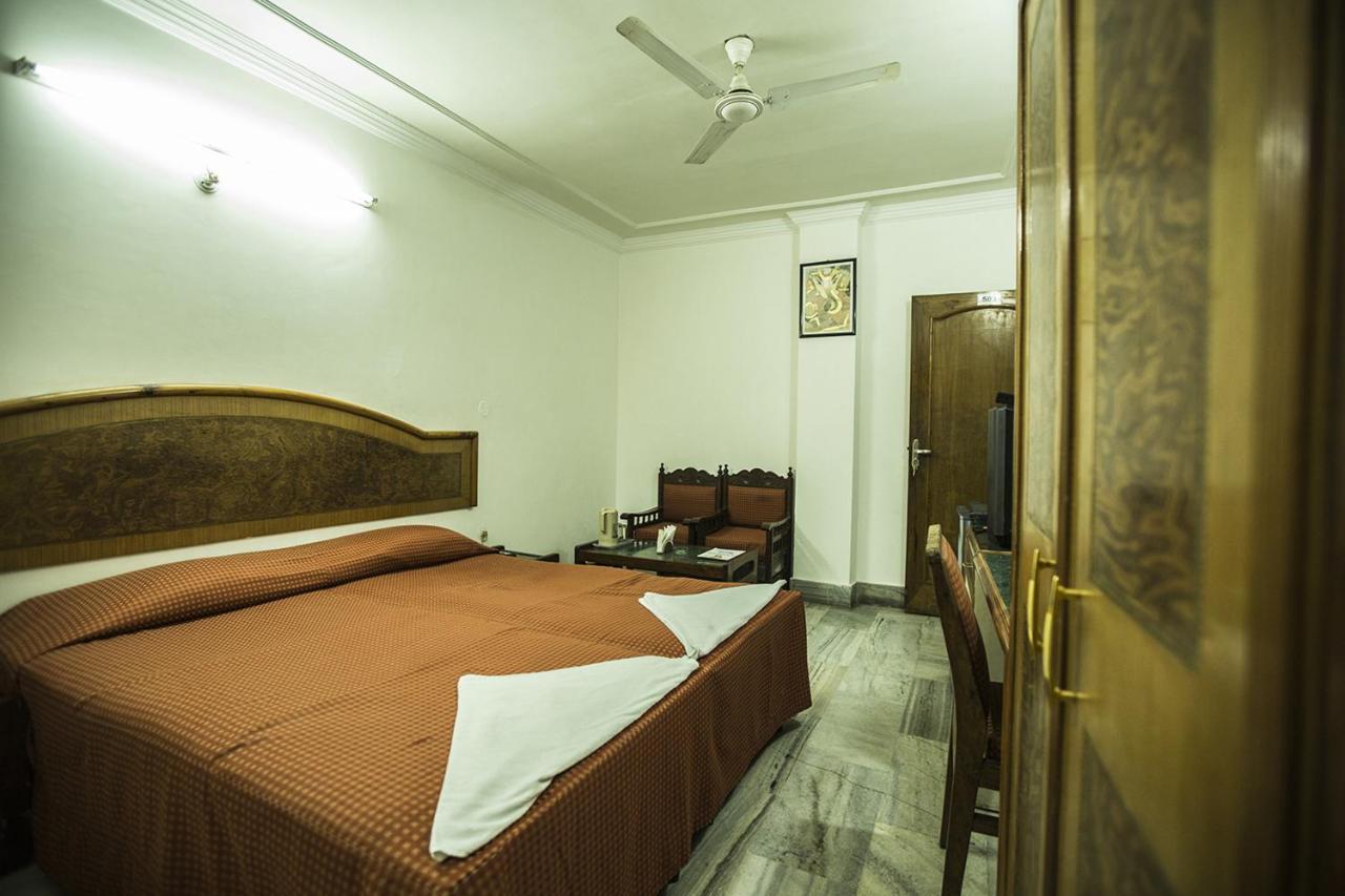 Deep Hotel Lucknow Zewnętrze zdjęcie